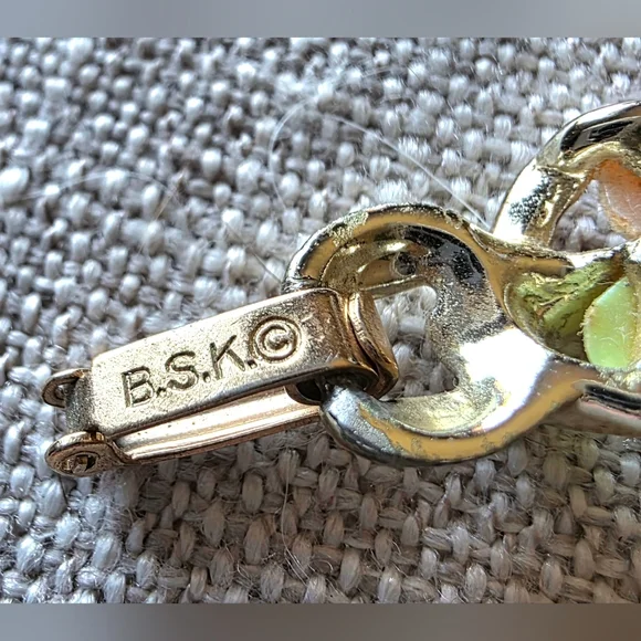 VINTAGE BSK PASTEL THERMOSET BRACELET AND CLIP EARRINGS - Picture 4 of 7